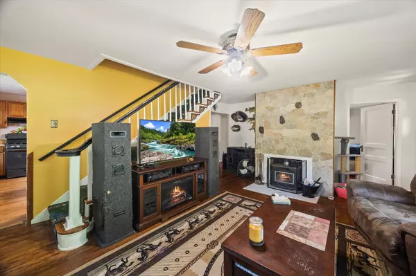 Whitleyville, TN 38588,747 Hunting Creek Rd