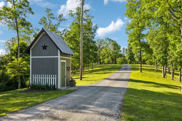 White Bluff, TN 37187,1606 Nosegay Rd