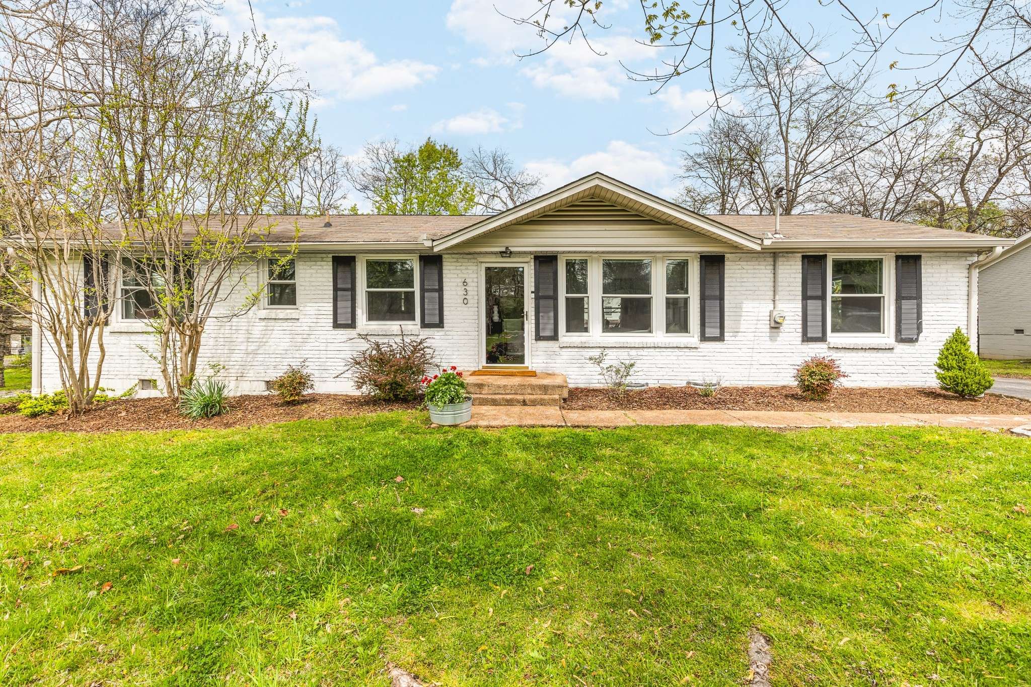 630 Whispering Hills Dr, Nashville, TN 37211