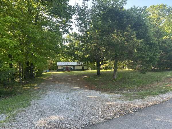 1445 Collins Rd, Vanleer, TN 37181