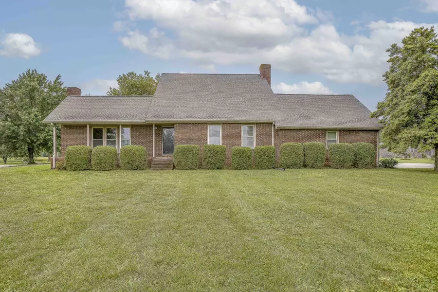 2855 Logan Rd, Greenbrier, TN 37073