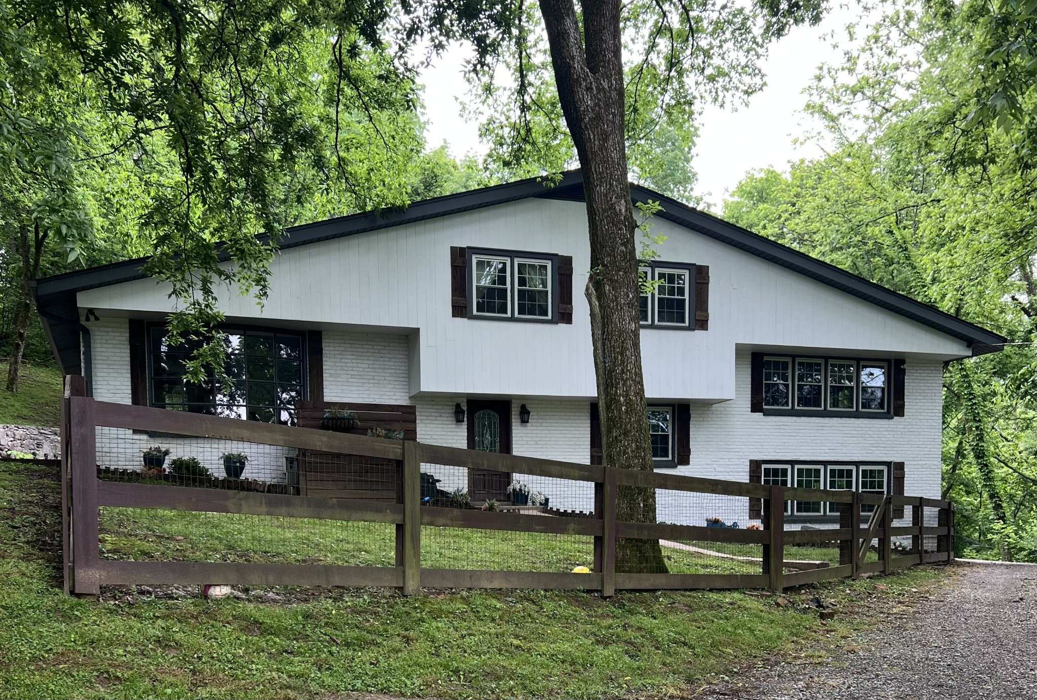 2440 Center Point Rd, Hendersonville, TN 37075