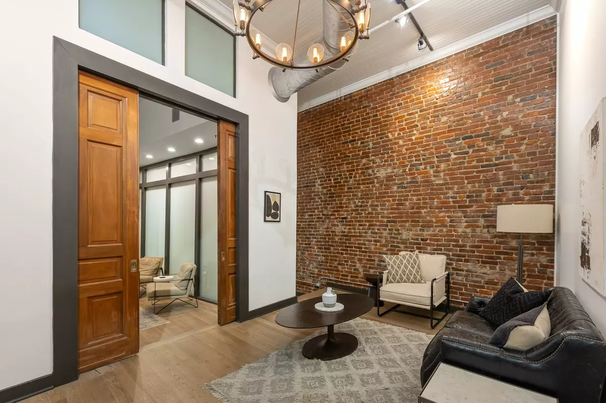 Nashville, TN 37201,207 3rd Ave #N #402