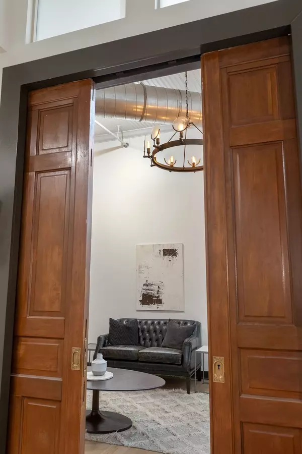 Nashville, TN 37201,207 3rd Ave #N #402