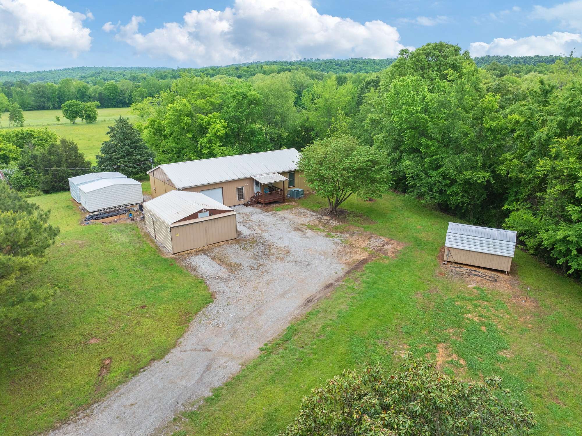Linden, TN 37096,2899 Lower Lick Creek Rd