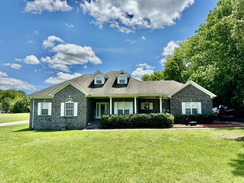 435 Long St #W, Mc Ewen, TN 37101