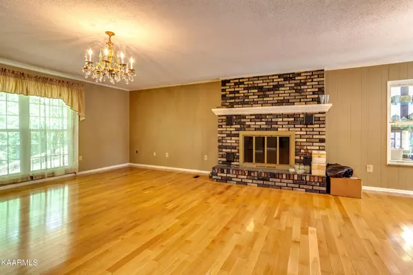 Lenoir City, TN 37771,4880 Hubbard Rd