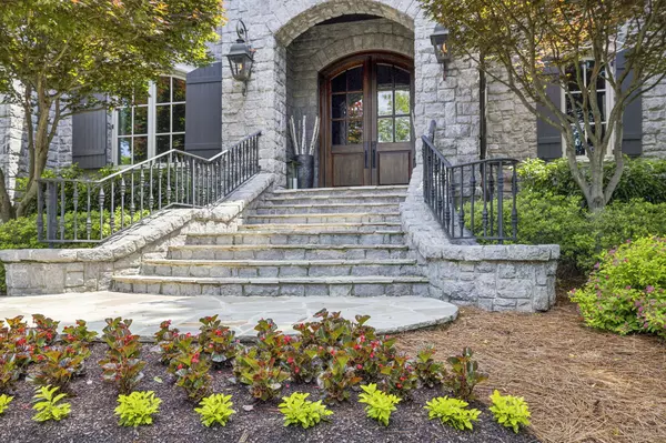 Brentwood, TN 37027,204 Thornhill Crescent