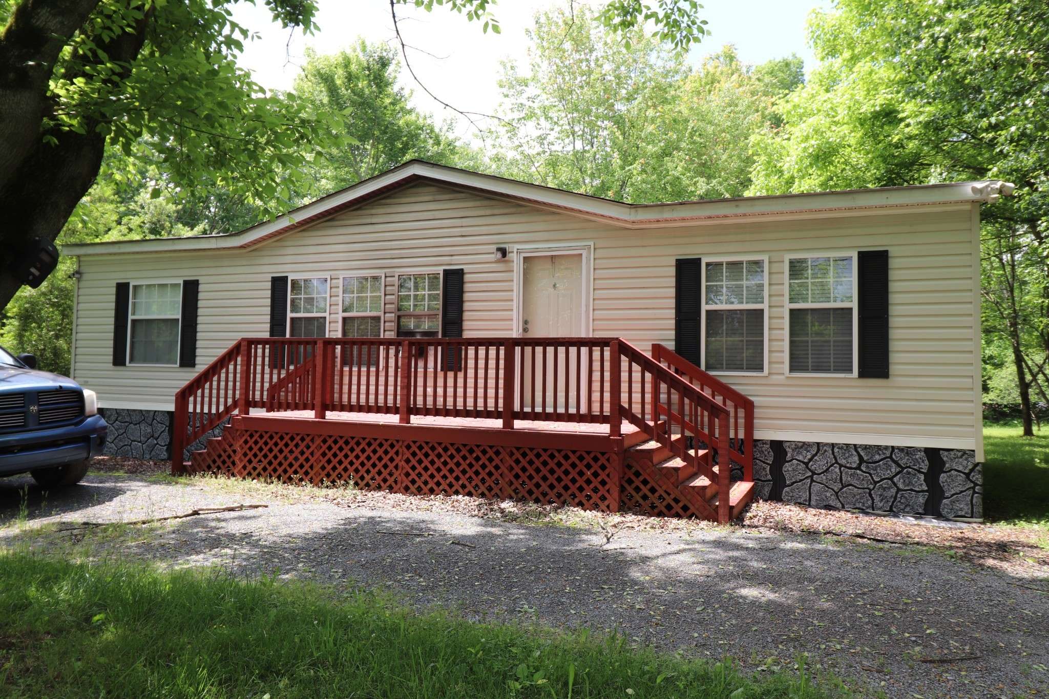 Lafayette, TN 37083,1 Sadlers Chapel Rd