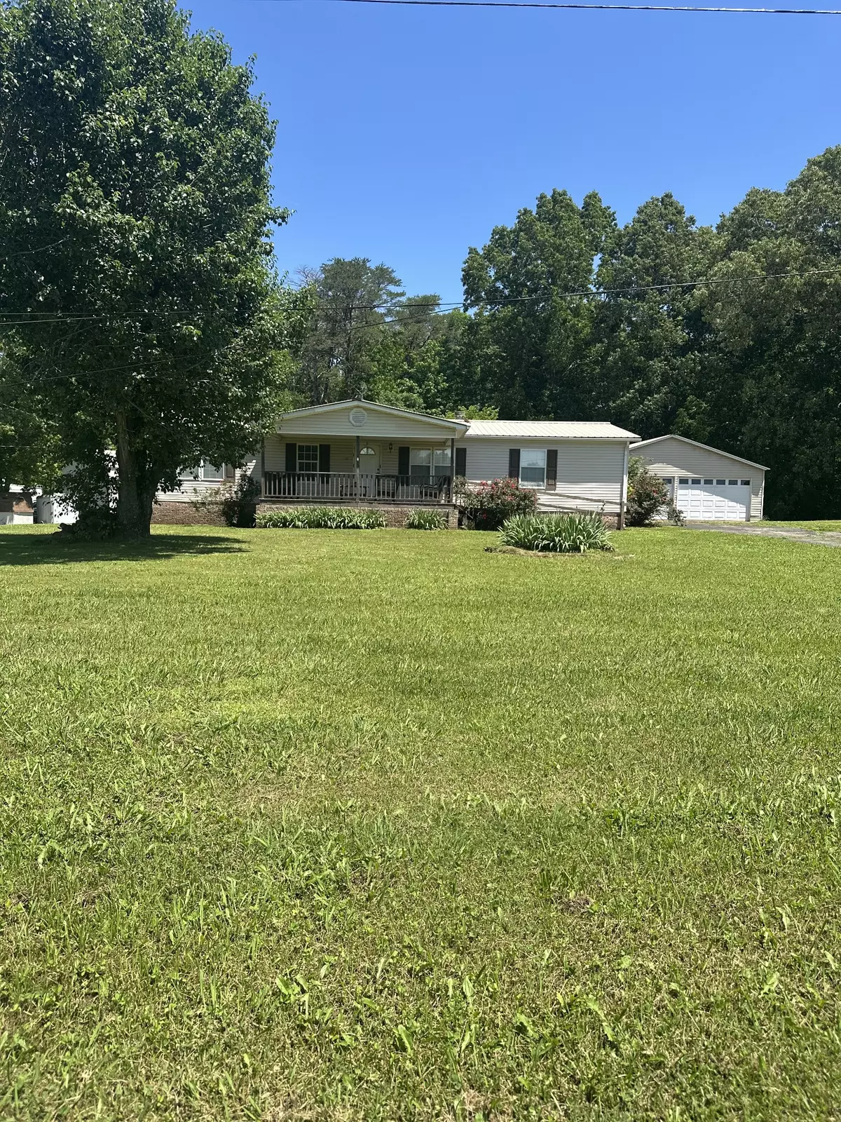 Clifton, TN 38425,301 Shirley Bates Dr