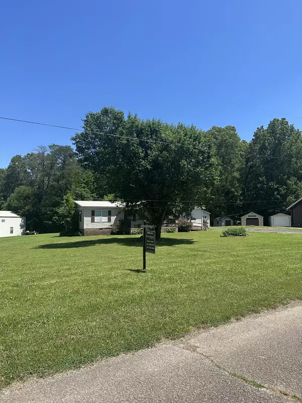 Clifton, TN 38425,301 Shirley Bates Dr