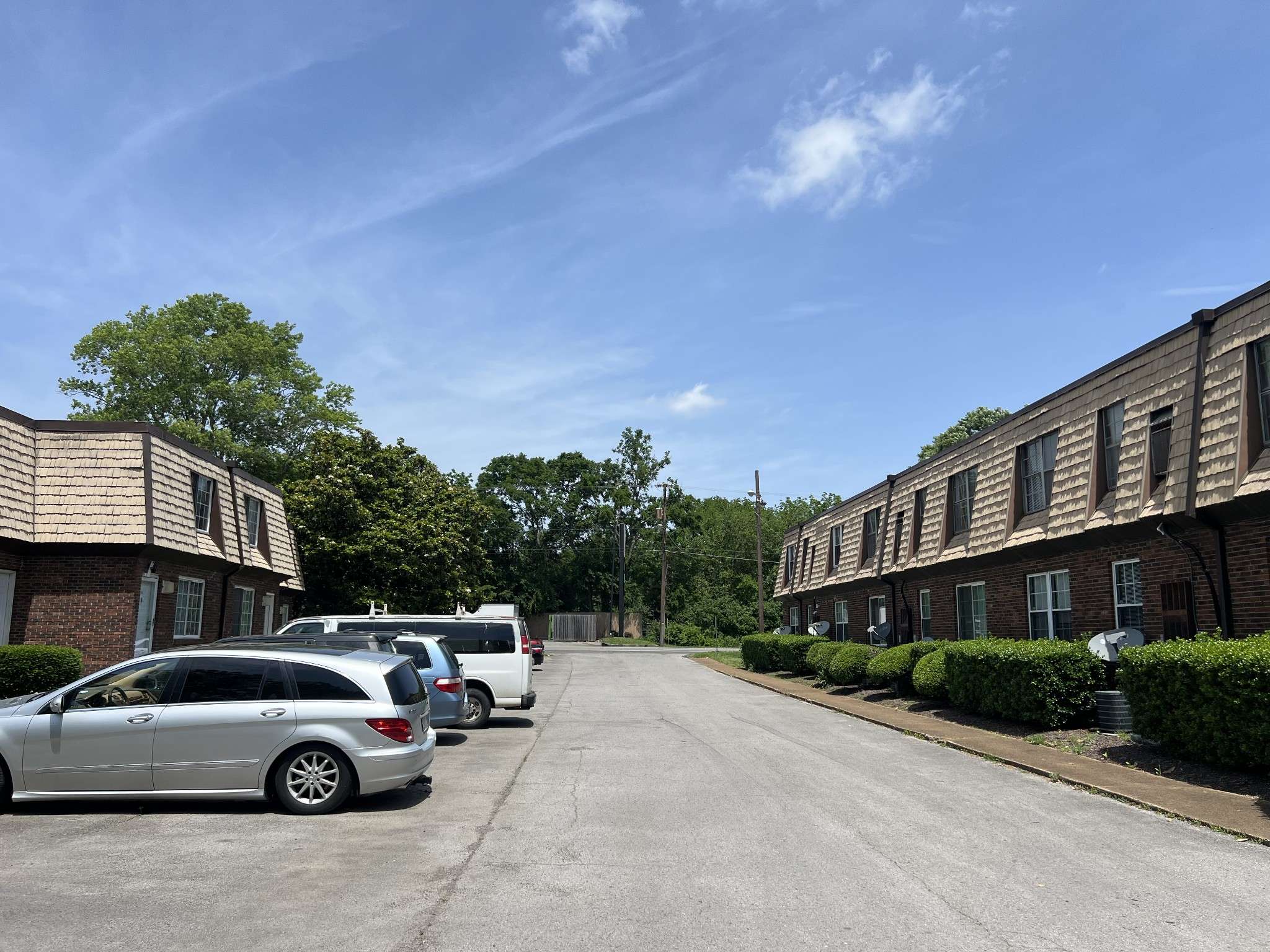 441 Harding Pl #D20, Nashville, TN 37211