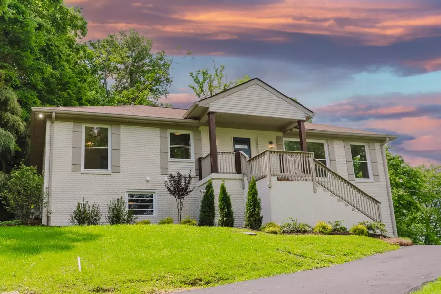 102 Foxwood Ln, Franklin, TN 37069