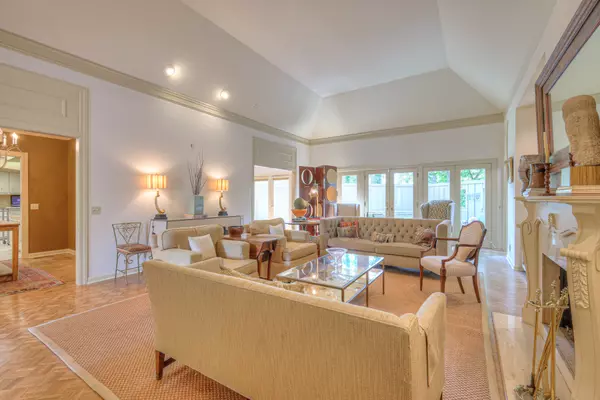Nashville, TN 37215,105 Burlington Ct