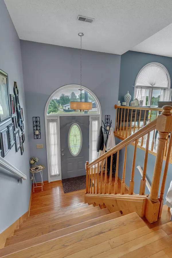 Columbia, TN 38401,1383 Carters Creek Pike