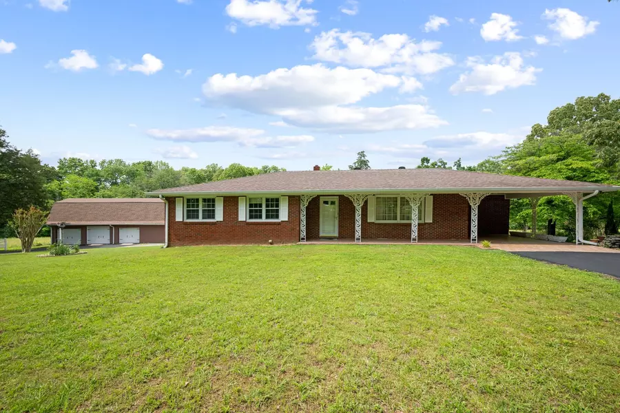 915 Taylor Circle, Burns, TN 37029