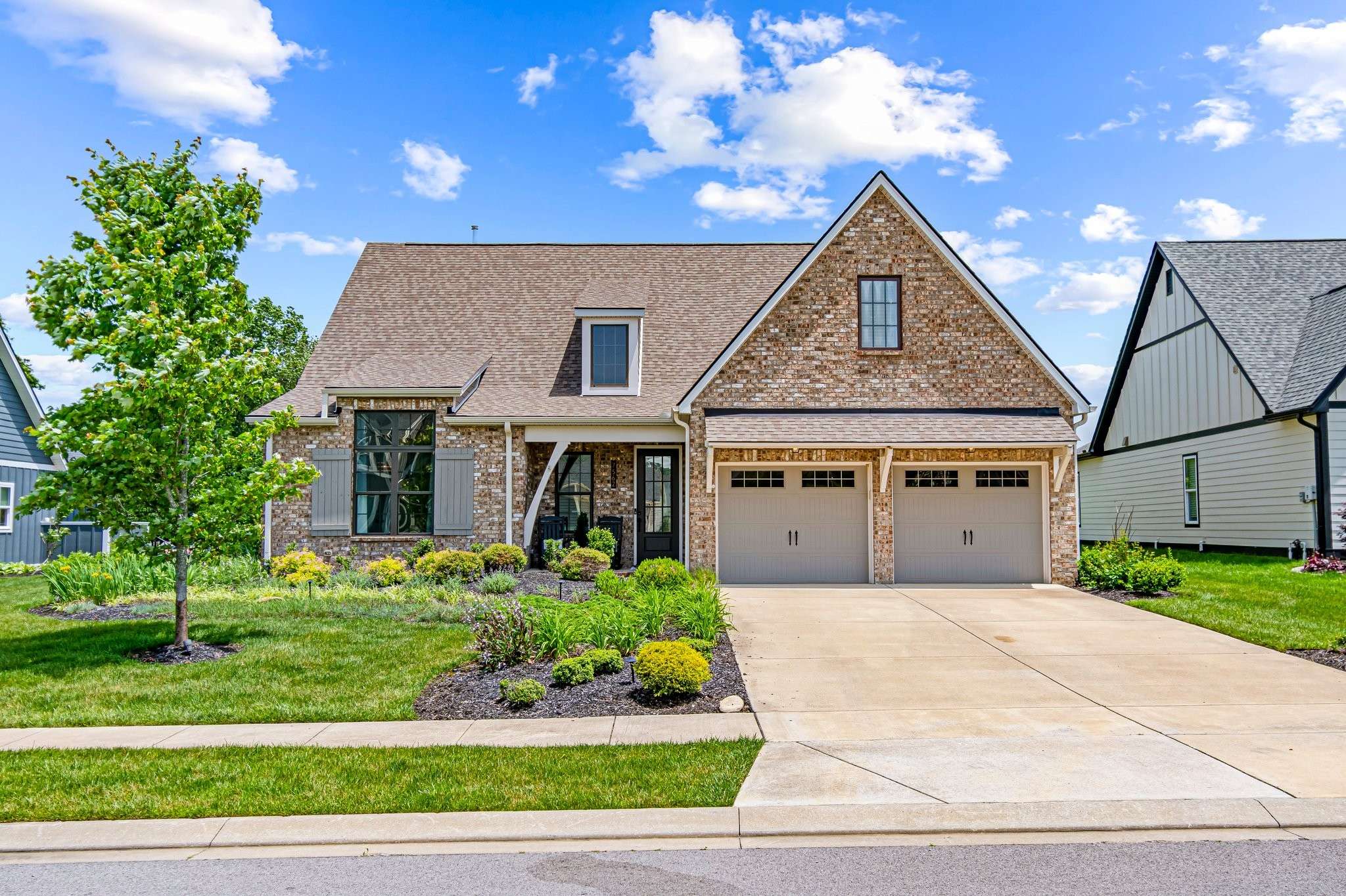 7562 Delancey Dr, College Grove, TN 37046