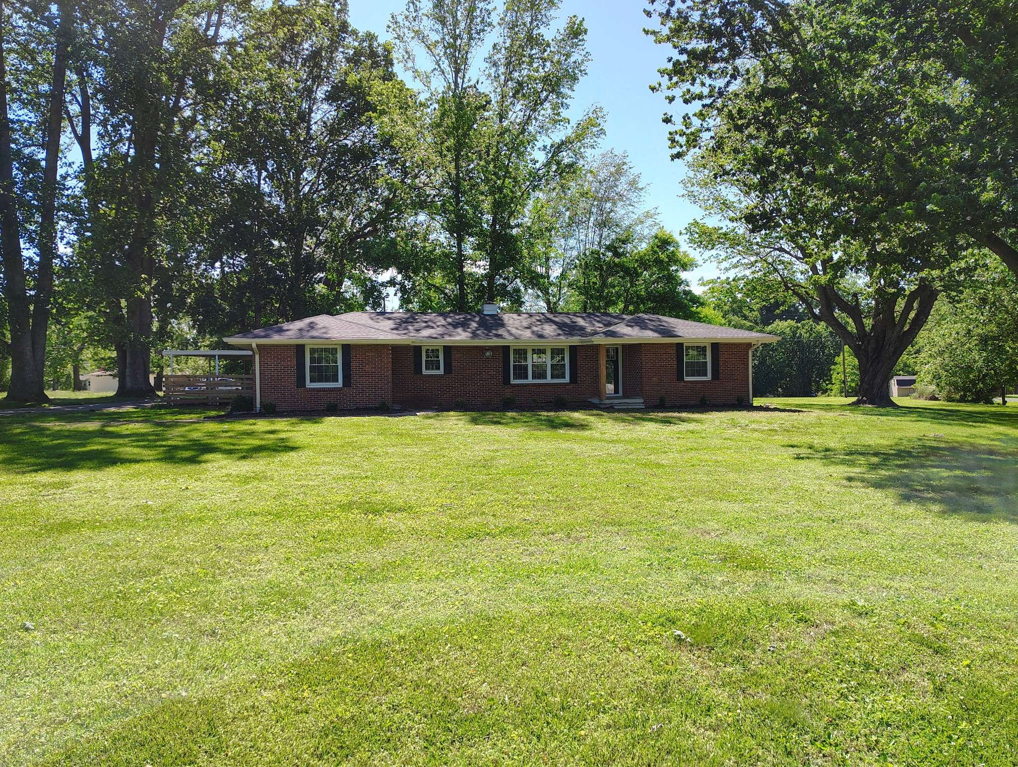 Lafayette, TN 37083,1305 Ellington Dr