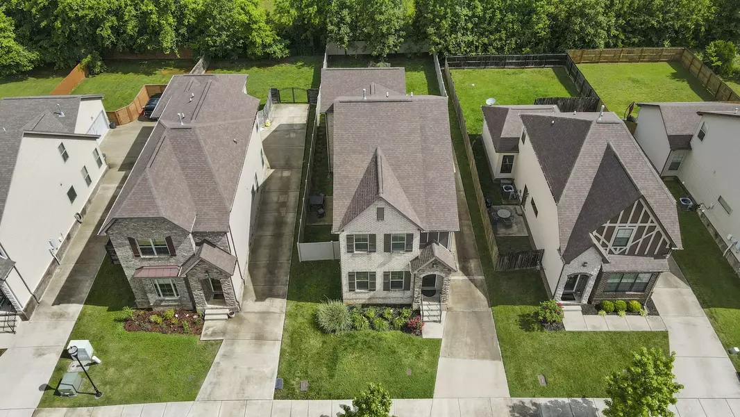 1569 Brockton Ln, Nashville, TN 37221