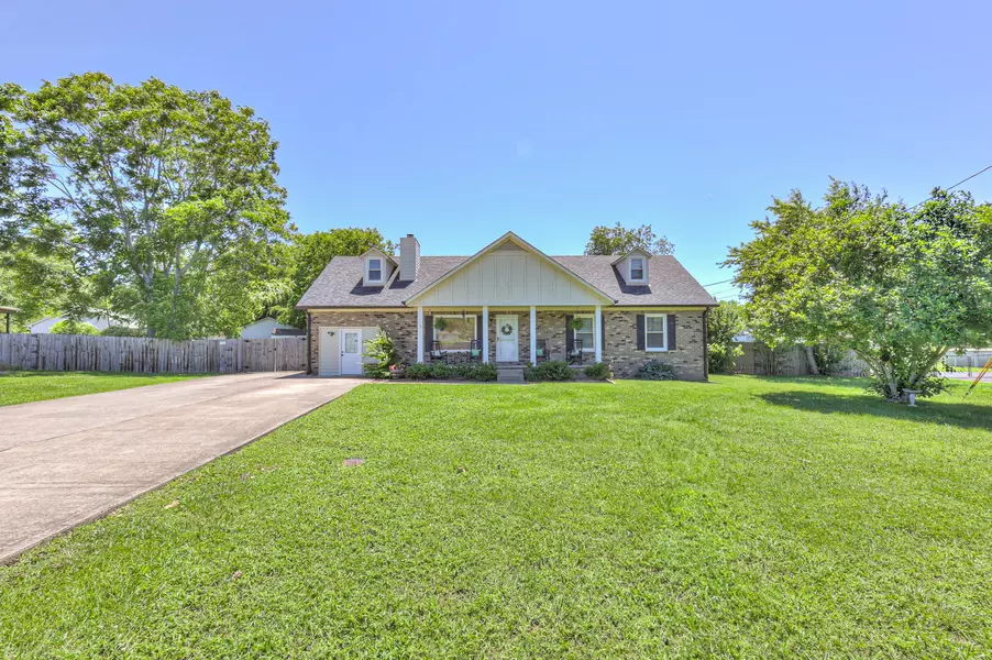 805 Avery Valley Dr, Smyrna, TN 37167