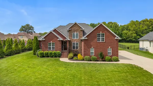 111 Renee Ct, Cottontown, TN 37048