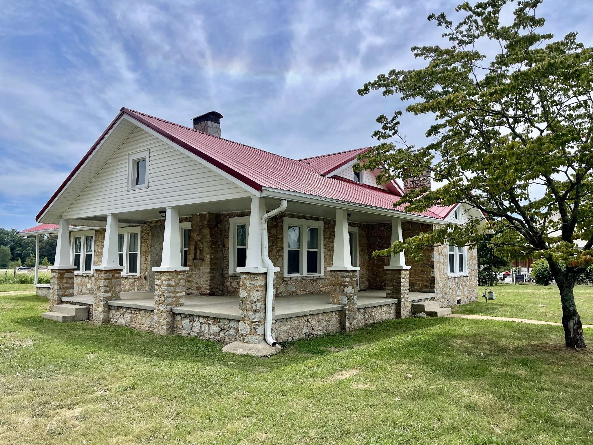 233 Shelton Dr, Saint Joseph, TN 38481