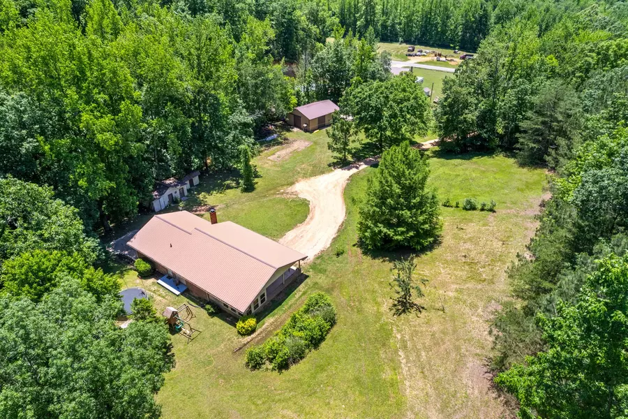 6846 Crooked Creek Rd, Lobelville, TN 37097
