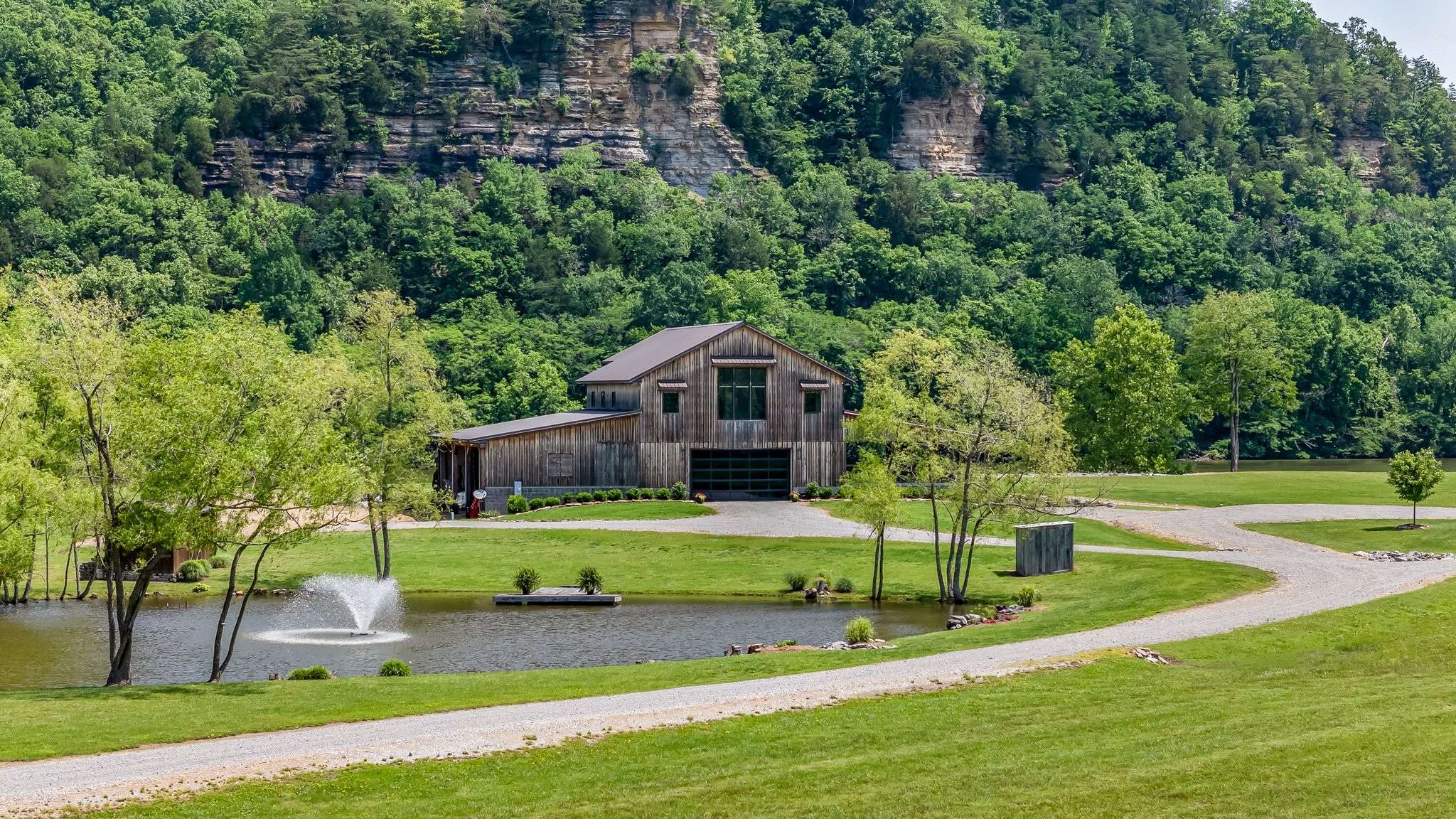 1054 Sunrise Cir, Ashland City, TN 37015