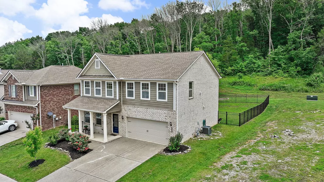 333 Blackthorn Ln, Gallatin, TN 37066