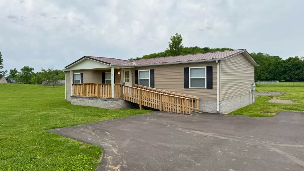 5166 New Harmony Rd, Hartsville, TN 37074