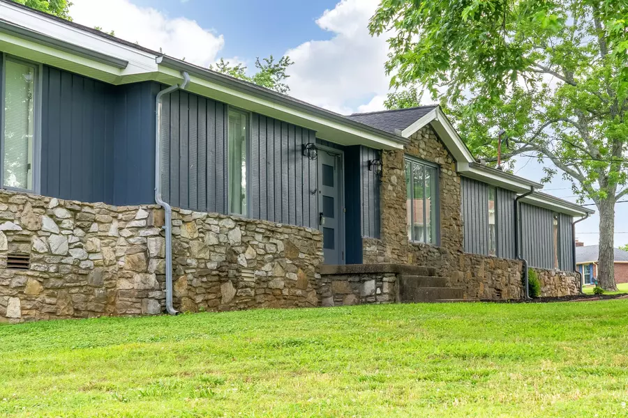 142 Allen Dr, Hendersonville, TN 37075