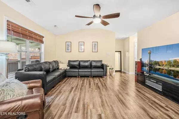 Knoxville, TN 37920,325 Contentment Lane