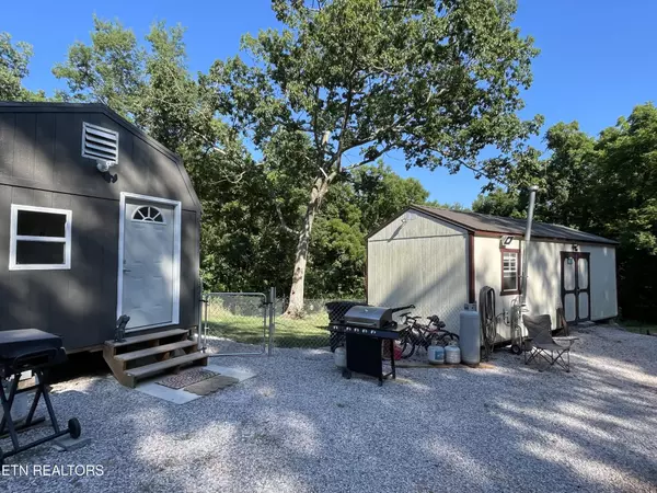 Knoxville, TN 37914,1950 Hibiscus Way