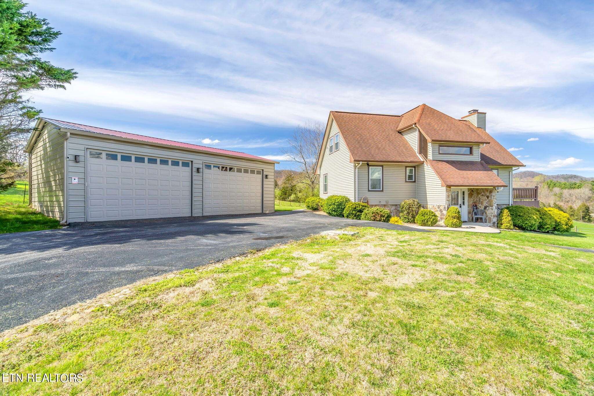 388 Hunters Branch Lane, La Follette, TN 37766