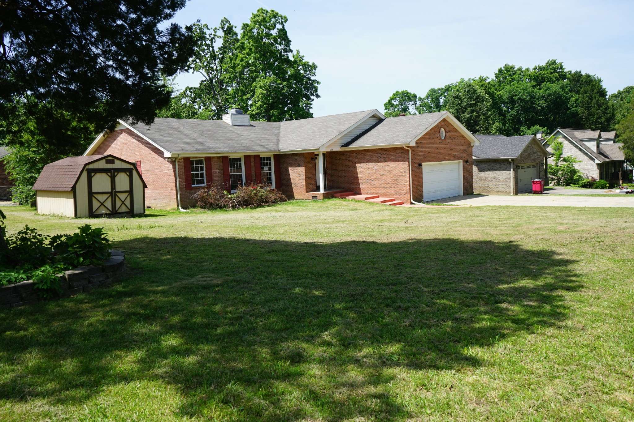 220 Millstone Cir, Clarksville, TN 37042
