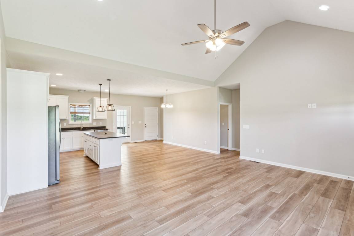 Lafayette, TN 37083,5129 Galen Rd
