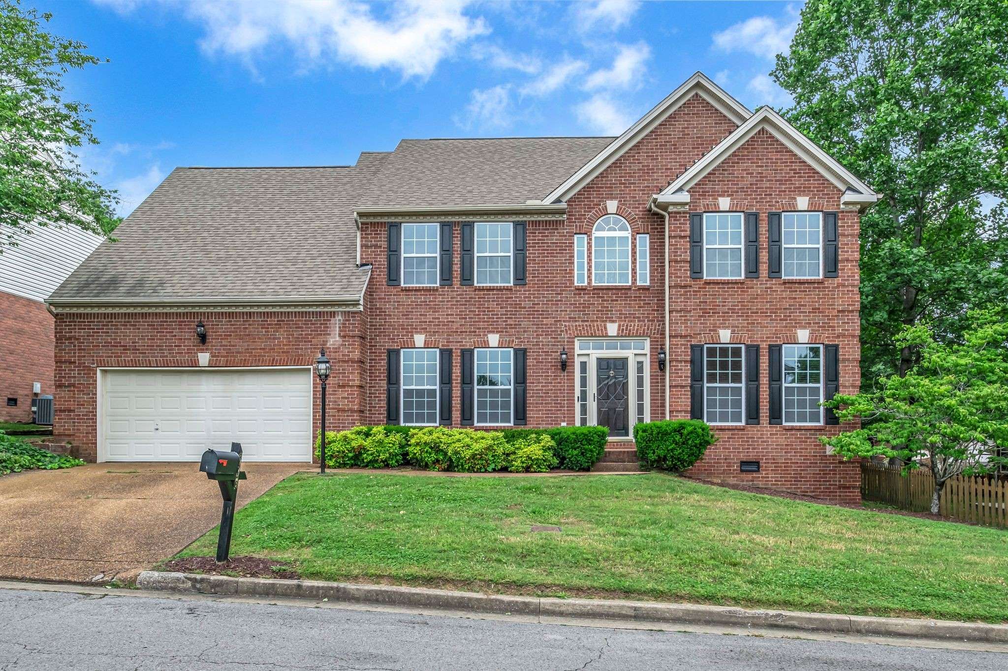 6948 Stone Run Dr, Nashville, TN 37211