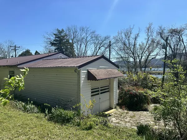 Jasper, TN 37347,427 Lakeshore Drive