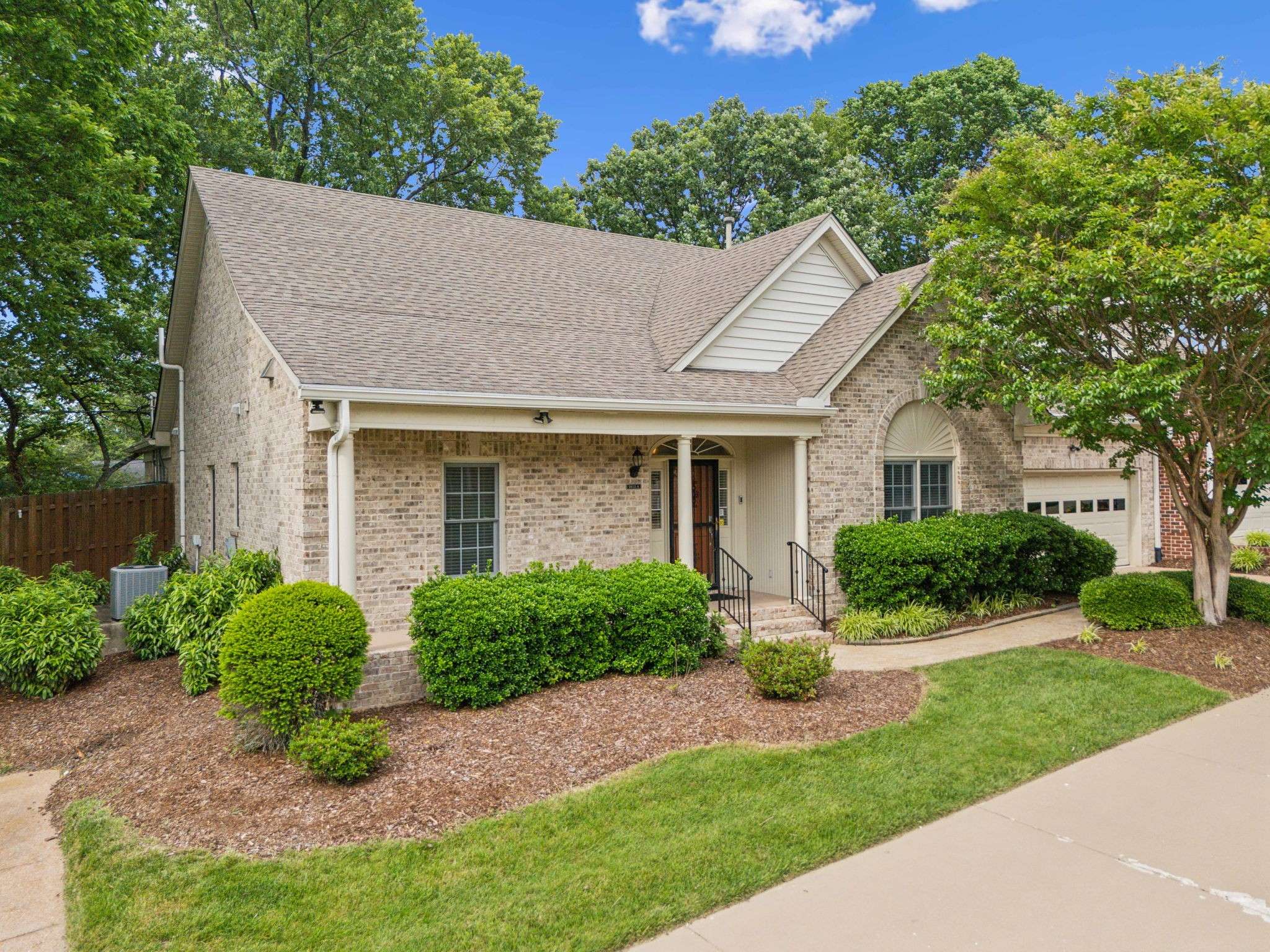 Nashville, TN 37215,2812A White Oak Dr