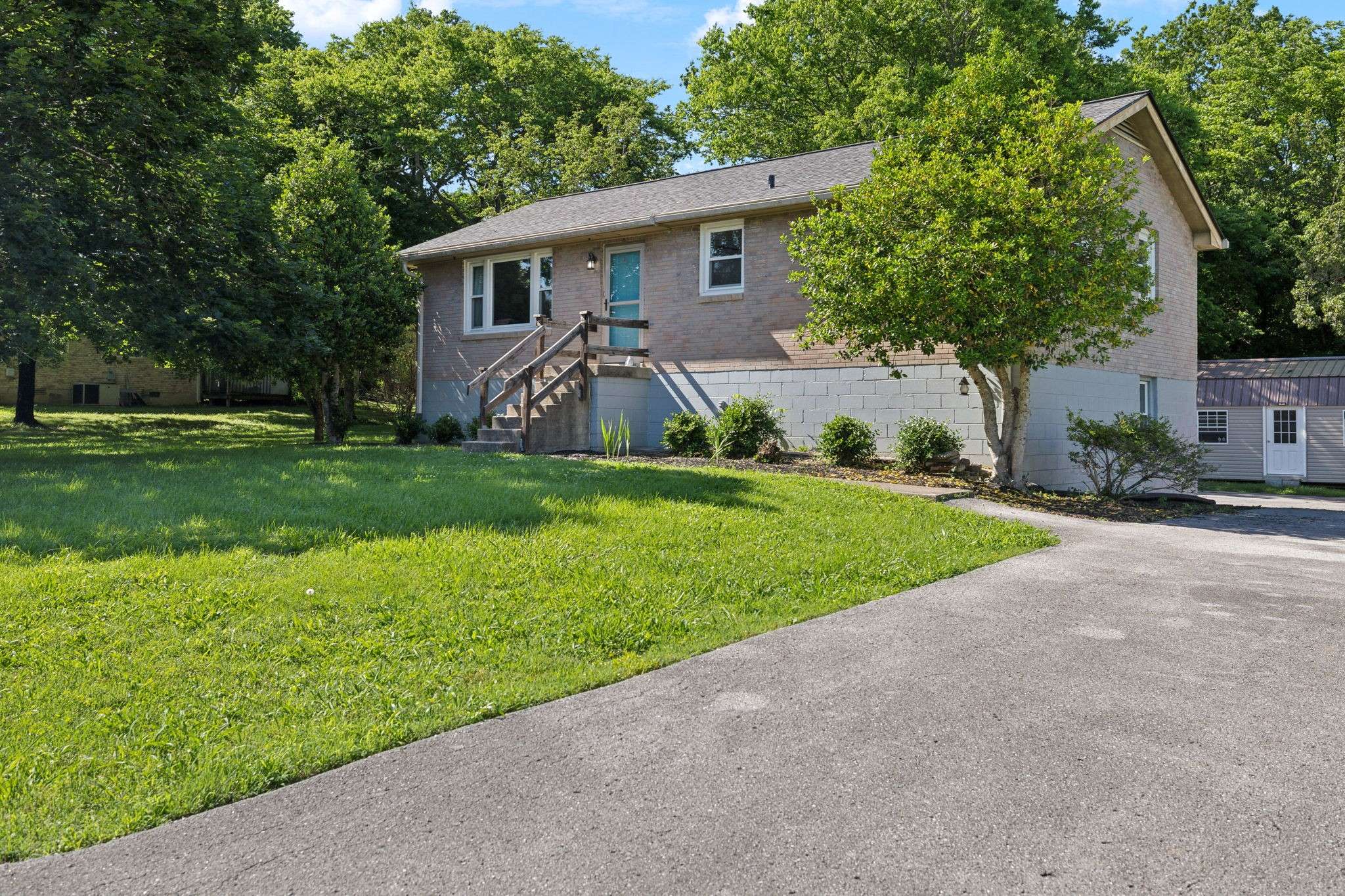 221 Cedar Creek Dr, Mount Juliet, TN 37122