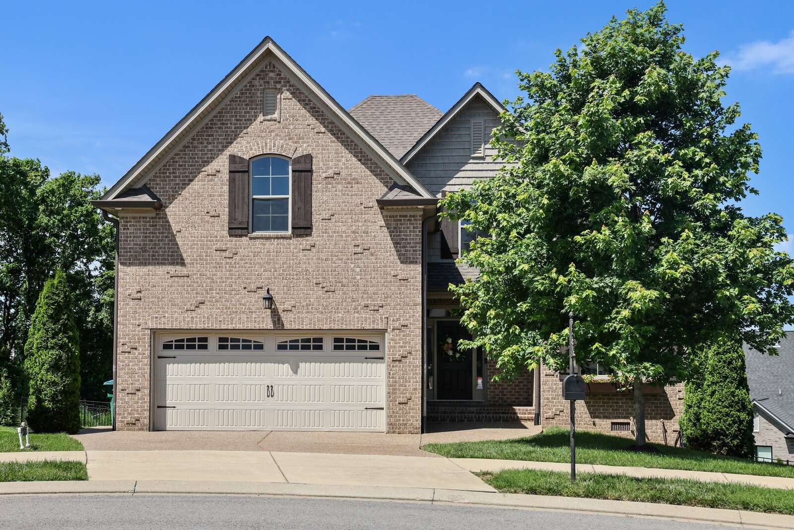 212 Lotus Ct, Hendersonville, TN 37075