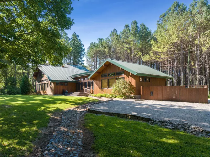 1273 Palmer Rd, Lexington, TN 38351