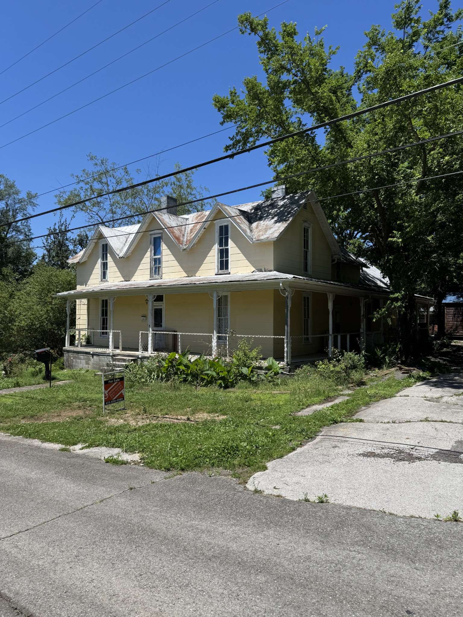 112 W Hackberry St, Centerville, TN 37033