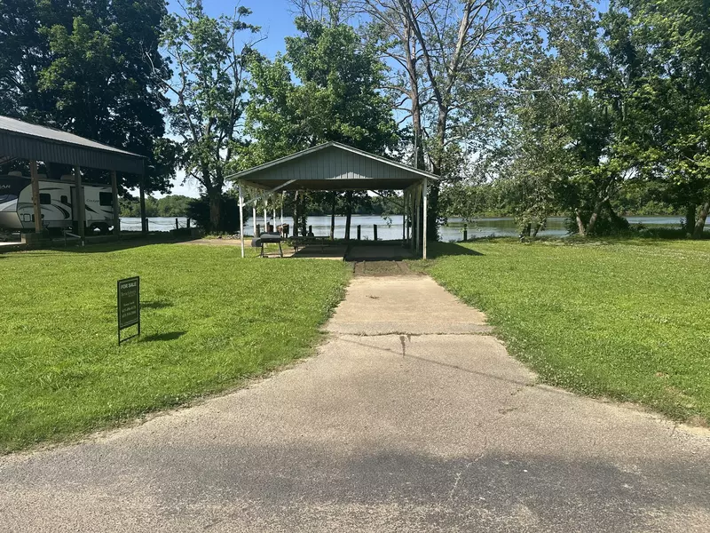 639 River Rd, Clifton, TN 38425