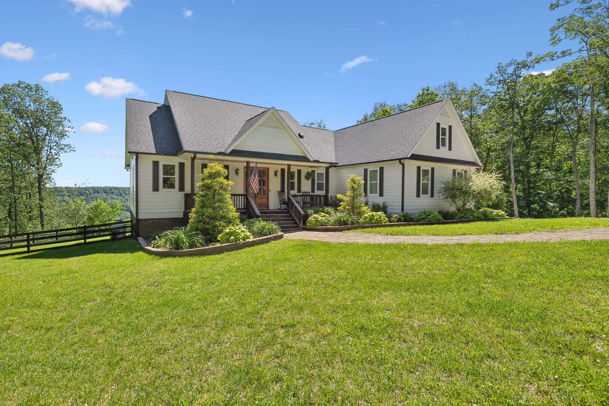 202 Sunset Bluff Dr, Altamont, TN 37301