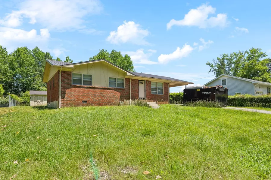 630 Riverside Dr, Manchester, TN 37355