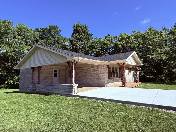 Lafayette, TN 37083,551 Maple Terrace