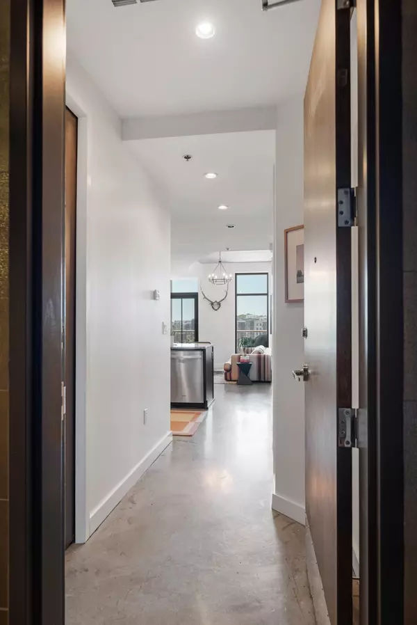 Nashville, TN 37203,1510 Demonbreun St #701