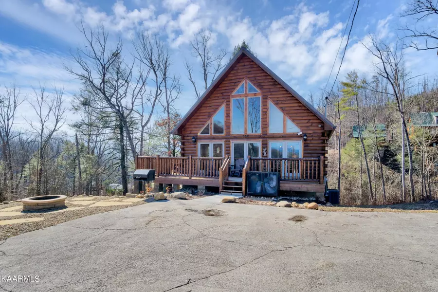 350 Pinnacle Dr, Gatlinburg, TN 37738