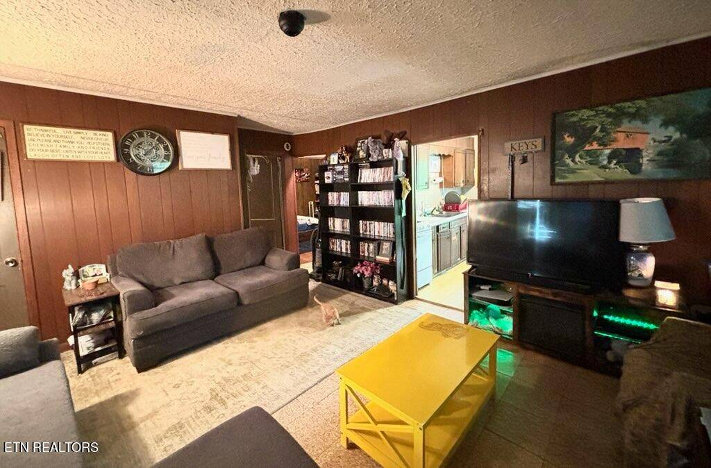Sevierville, TN 37862,222 Henderson Ave